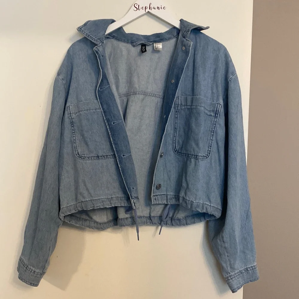 H&M light weight jean jacket - Picture 1 of 4
